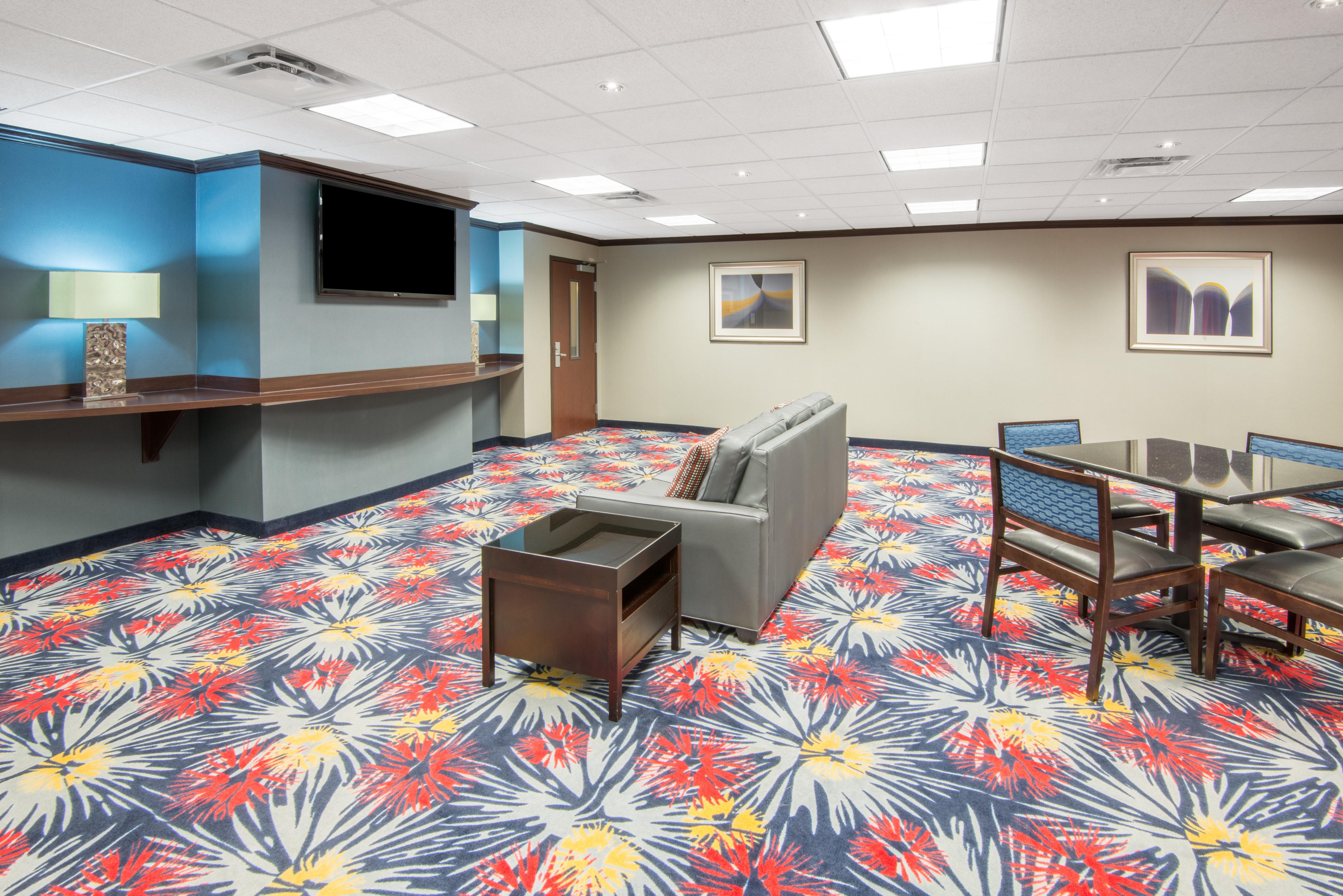 Holiday Inn Express Cleveland Airport - Brook Park By Ihg Exterior foto